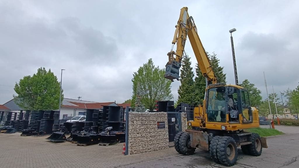 Komatsu PW 140 Mobilbagger Powertilt Schnellwechsler MS 10 - Bager na kotačima: slika Komatsu PW 140 Mobilbagger Powertilt Schnellwechsler MS 10 - Bager na kotačima Komatsu PW 140 Mobilbagger Powertilt Schnellwechsler MS 10 - Bager na kotačima: slika Komatsu PW 140 Mobilbagger Powertilt Schnellwechsler MS 10 - Bager na kotačima