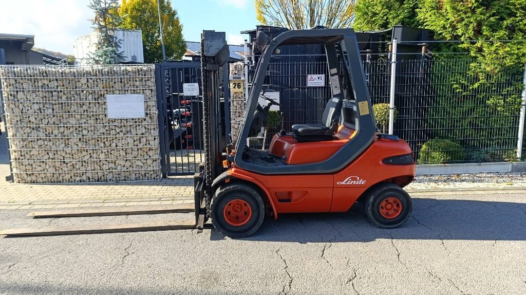 Linde H 30 D, Duplex, Zusatzhydraulik, Palettengabel - Diesel viličar: slika Linde H 30 D, Duplex, Zusatzhydraulik, Palettengabel - Diesel viličar Linde H 30 D, Duplex, Zusatzhydraulik, Palettengabel - Diesel viličar: slika Linde H 30 D, Duplex, Zusatzhydraulik, Palettengabel - Diesel viličar