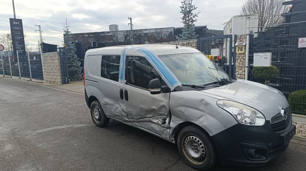 Opel Combo Kastenwagen Transp. Seitenschaden fahrbereit - Dostavno vozilo sa zatvorenim sandukom: slika Opel Combo Kastenwagen Transp. Seitenschaden fahrbereit - Dostavno vozilo sa zatvorenim sandukom Opel Combo Kastenwagen Transp. Seitenschaden fahrbereit - Dostavno vozilo sa zatvorenim sandukom: slika Opel Combo Kastenwagen Transp. Seitenschaden fahrbereit - Dostavno vozilo sa zatvorenim sandukom