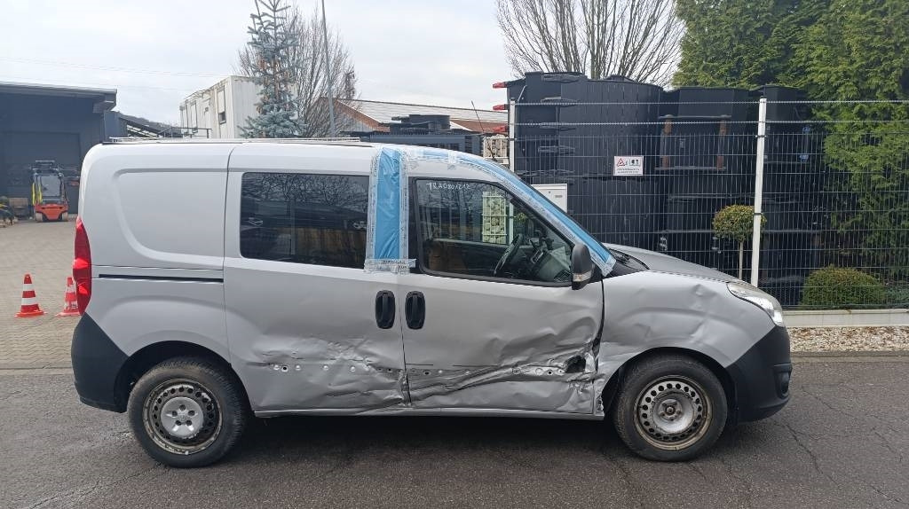 Opel Combo Kastenwagen Transp. Seitenschaden fahrbereit - Dostavno vozilo sa zatvorenim sandukom: slika Opel Combo Kastenwagen Transp. Seitenschaden fahrbereit - Dostavno vozilo sa zatvorenim sandukom Opel Combo Kastenwagen Transp. Seitenschaden fahrbereit - Dostavno vozilo sa zatvorenim sandukom: slika Opel Combo Kastenwagen Transp. Seitenschaden fahrbereit - Dostavno vozilo sa zatvorenim sandukom