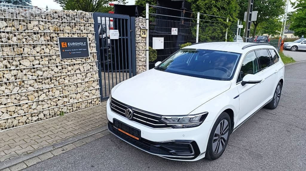 Volkswagen Passat GTE 1.4 Plug-In-Hybrid, Batterie neu, Navi - Automobil: slika Volkswagen Passat GTE 1.4 Plug-In-Hybrid, Batterie neu, Navi - Automobil Volkswagen Passat GTE 1.4 Plug-In-Hybrid, Batterie neu, Navi - Automobil: slika Volkswagen Passat GTE 1.4 Plug-In-Hybrid, Batterie neu, Navi - Automobil
