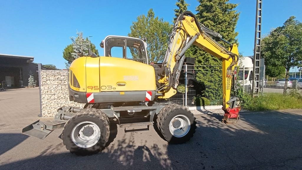 Wacker Neuson 9503 Bagger Powertilt, SW Martin, Verstellausleger - Bager na kotačima: slika Wacker Neuson 9503 Bagger Powertilt, SW Martin, Verstellausleger - Bager na kotačima Wacker Neuson 9503 Bagger Powertilt, SW Martin, Verstellausleger - Bager na kotačima: slika Wacker Neuson 9503 Bagger Powertilt, SW Martin, Verstellausleger - Bager na kotačima