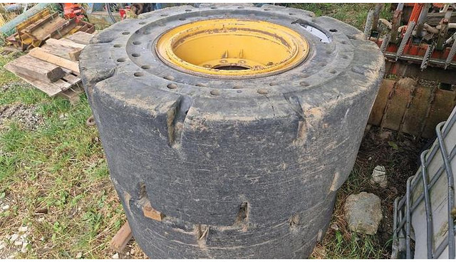 Big Vollgummi Räder 20,5 x 25 mit Volvo Felgen - Guma: slika Big Vollgummi Räder 20,5 x 25 mit Volvo Felgen - Guma Big Vollgummi Räder 20,5 x 25 mit Volvo Felgen - Guma: slika Big Vollgummi Räder 20,5 x 25 mit Volvo Felgen - Guma