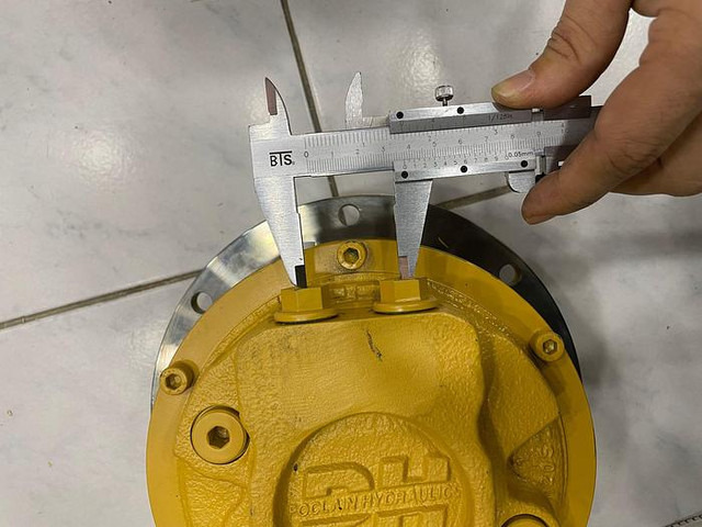 Bomag Fahrmotor (Poclain) 05816293 - Valjak: slika Bomag Fahrmotor (Poclain) 05816293 - Valjak Bomag Fahrmotor (Poclain) 05816293 - Valjak: slika Bomag Fahrmotor (Poclain) 05816293 - Valjak