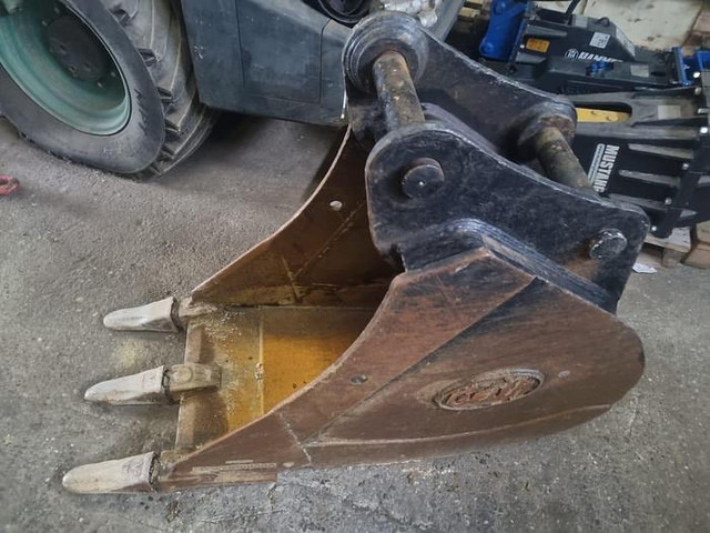 GEITH Tieflöffel 60cm Arbeitsbreite - Korpa: slika GEITH Tieflöffel 60cm Arbeitsbreite - Korpa GEITH Tieflöffel 60cm Arbeitsbreite - Korpa: slika GEITH Tieflöffel 60cm Arbeitsbreite - Korpa