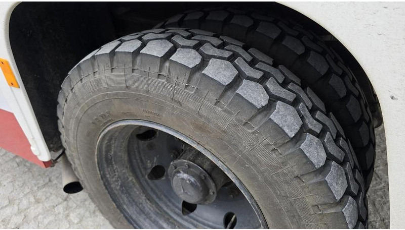 Kamion Mercedes-Benz 1124 AF Spezialkraftfahrzeug: slika Kamion Mercedes-Benz 1124 AF Spezialkraftfahrzeug