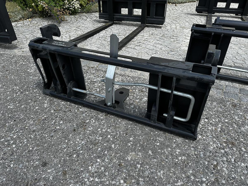 Big Adapter Merlo passend zu Euro Aufnahme - Priključak: slika Big Adapter Merlo passend zu Euro Aufnahme - Priključak Big Adapter Merlo passend zu Euro Aufnahme - Priključak: slika Big Adapter Merlo passend zu Euro Aufnahme - Priključak