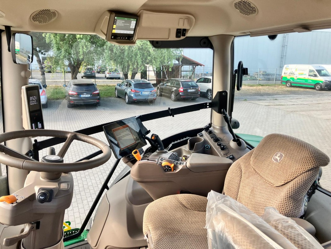 John Deere 6R 175 - Traktor: slika John Deere 6R 175 - Traktor John Deere 6R 175 - Traktor: slika John Deere 6R 175 - Traktor
