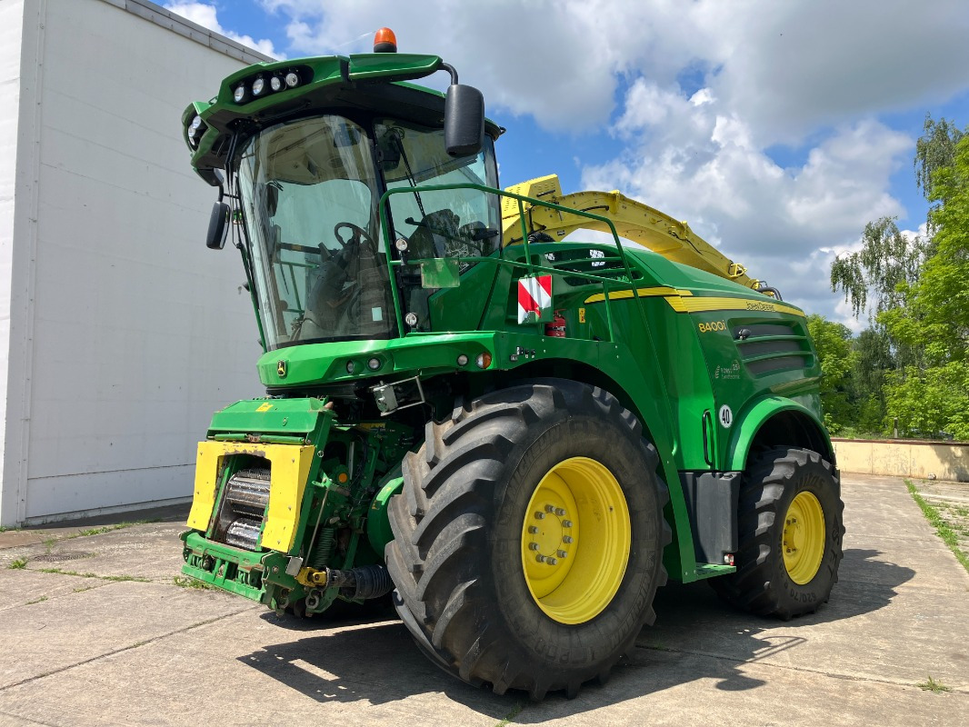 John Deere 8400i mit Kemper 360 und Pick-Up 639 - Kombajn: slika John Deere 8400i mit Kemper 360 und Pick-Up 639 - Kombajn John Deere 8400i mit Kemper 360 und Pick-Up 639 - Kombajn: slika John Deere 8400i mit Kemper 360 und Pick-Up 639 - Kombajn