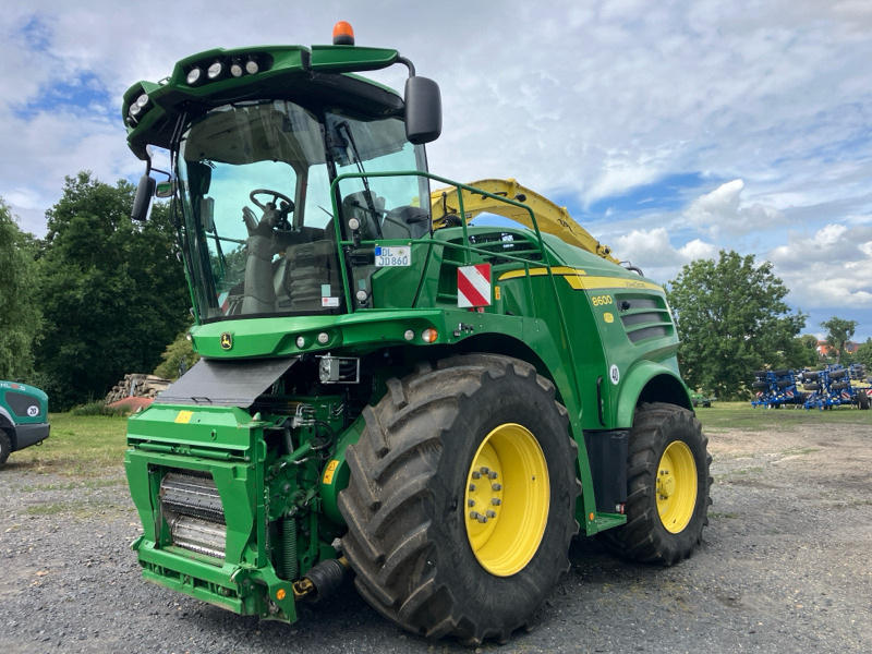 John Deere 8600 mit Kemper 460 StalkBuster und 639 PickUp - Kombajn: slika John Deere 8600 mit Kemper 460 StalkBuster und 639 PickUp - Kombajn John Deere 8600 mit Kemper 460 StalkBuster und 639 PickUp - Kombajn: slika John Deere 8600 mit Kemper 460 StalkBuster und 639 PickUp - Kombajn