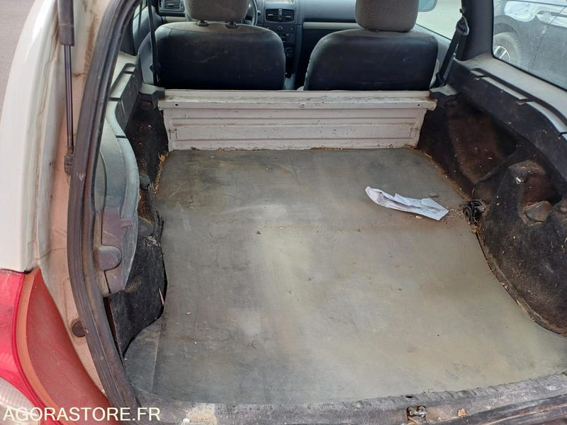 AW-988-BP // RENAULT CLIO // 267 341 KM // 18/05/2004 - Automobil: slika AW-988-BP // RENAULT CLIO // 267 341 KM // 18/05/2004 - Automobil AW-988-BP // RENAULT CLIO // 267 341 KM // 18/05/2004 - Automobil: slika AW-988-BP // RENAULT CLIO // 267 341 KM // 18/05/2004 - Automobil