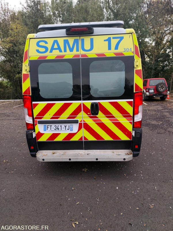 Ambulance réformée - Vozilo hitne pomoći: slika  Ambulance réformée - Vozilo hitne pomoći Ambulance réformée - Vozilo hitne pomoći: slika  Ambulance réformée - Vozilo hitne pomoći