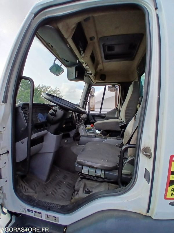 BOM 19 T RENAULT 270 DCI - 2002 - 370 889km - Kamion za odvoz smeća: slika  BOM 19 T RENAULT 270 DCI - 2002 - 370 889km - Kamion za odvoz smeća BOM 19 T RENAULT 270 DCI - 2002 - 370 889km - Kamion za odvoz smeća: slika  BOM 19 T RENAULT 270 DCI - 2002 - 370 889km - Kamion za odvoz smeća