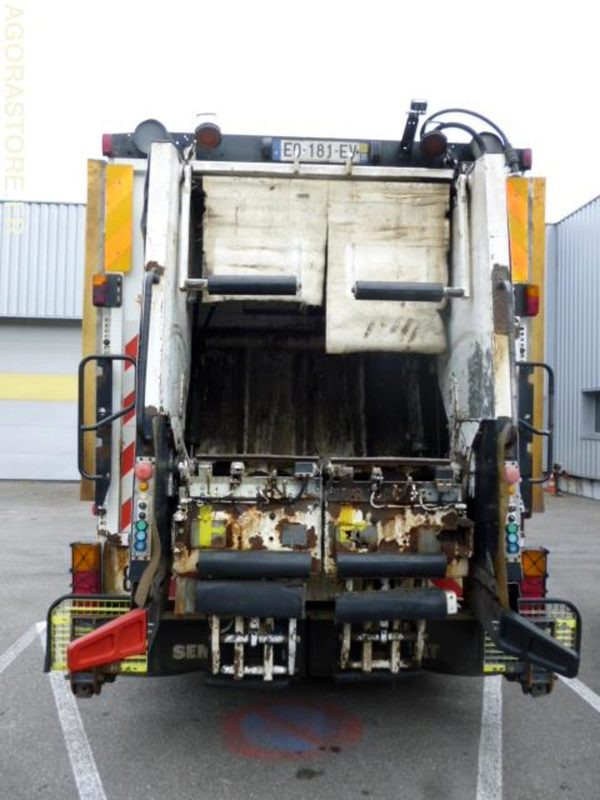 BOM ECONIC MERCEDES CABINE TYPE BUS 2007 4 places 247550kms - Kamion za odvoz smeća: slika  BOM ECONIC MERCEDES CABINE TYPE BUS 2007 4 places 247550kms - Kamion za odvoz smeća BOM ECONIC MERCEDES CABINE TYPE BUS 2007 4 places 247550kms - Kamion za odvoz smeća: slika  BOM ECONIC MERCEDES CABINE TYPE BUS 2007 4 places 247550kms - Kamion za odvoz smeća