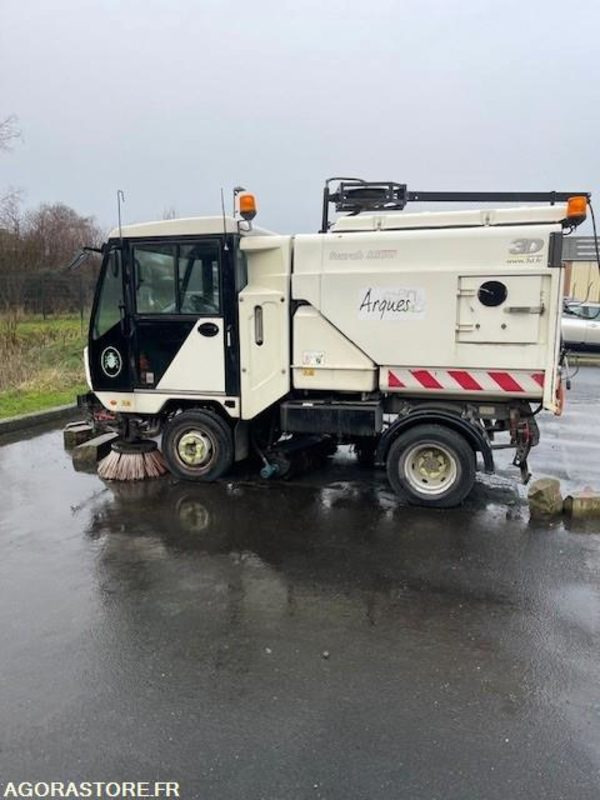 Balayeuse Scarab Minor Euro 5 - 7550 heures et 41016km - 2011 - Cestovna čistilica: slika Balayeuse Scarab Minor Euro 5 - 7550 heures et 41016km - 2011 - Cestovna čistilica Balayeuse Scarab Minor Euro 5 - 7550 heures et 41016km - 2011 - Cestovna čistilica: slika Balayeuse Scarab Minor Euro 5 - 7550 heures et 41016km - 2011 - Cestovna čistilica