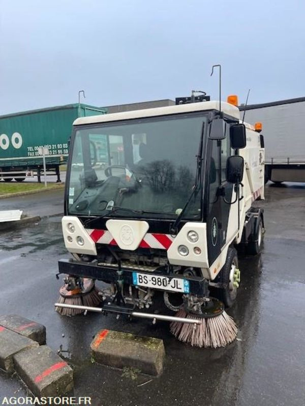 Balayeuse Scarab Minor Euro 5 - 7550 heures et 41016km - 2011 - Cestovna čistilica: slika Balayeuse Scarab Minor Euro 5 - 7550 heures et 41016km - 2011 - Cestovna čistilica Balayeuse Scarab Minor Euro 5 - 7550 heures et 41016km - 2011 - Cestovna čistilica: slika Balayeuse Scarab Minor Euro 5 - 7550 heures et 41016km - 2011 - Cestovna čistilica