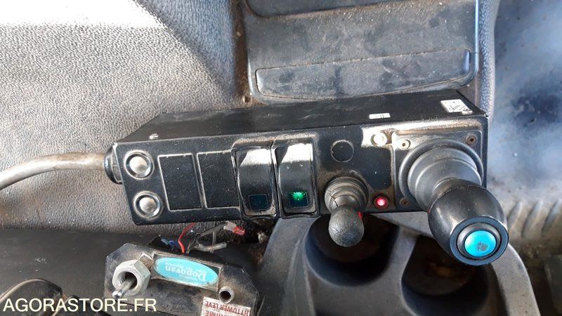 *CAMION AMPLIROLL 26T - Kamion s kukastom dizalicom: slika *CAMION AMPLIROLL 26T - Kamion s kukastom dizalicom *CAMION AMPLIROLL 26T - Kamion s kukastom dizalicom: slika *CAMION AMPLIROLL 26T - Kamion s kukastom dizalicom