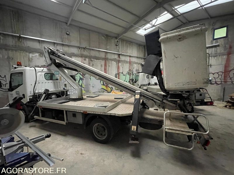 CAMION NACELLE NISSAN IMER P18T12 28740 KM 2015 - Podizna platforma montirana na kamion: slika CAMION NACELLE NISSAN IMER P18T12 28740 KM 2015 - Podizna platforma montirana na kamion CAMION NACELLE NISSAN IMER P18T12 28740 KM 2015 - Podizna platforma montirana na kamion: slika CAMION NACELLE NISSAN IMER P18T12 28740 KM 2015 - Podizna platforma montirana na kamion
