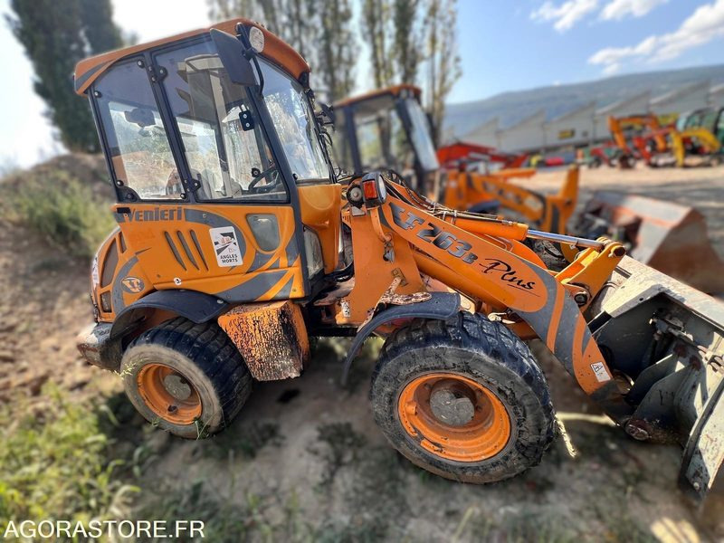 CHARGEUSE SUR PNEUS VENIERI 263B PLUS Année 2007 - 4860 heures - Utovarivač: slika CHARGEUSE SUR PNEUS VENIERI 263B PLUS Année 2007 - 4860 heures - Utovarivač CHARGEUSE SUR PNEUS VENIERI 263B PLUS Année 2007 - 4860 heures - Utovarivač: slika CHARGEUSE SUR PNEUS VENIERI 263B PLUS Année 2007 - 4860 heures - Utovarivač