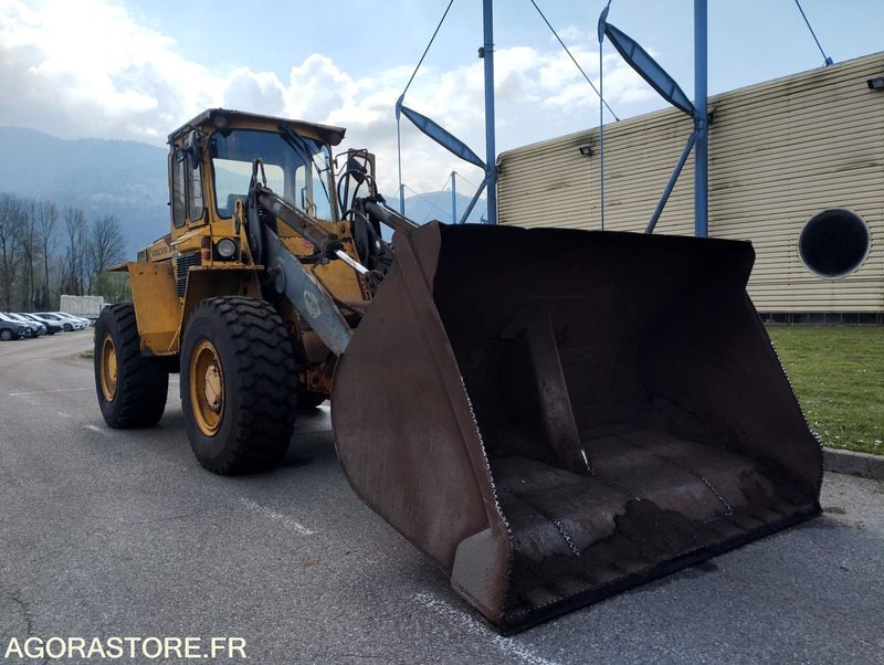 CHARGEUSE SUR PNEUS VOLVO L70 de 1993 n°9930 HS A REPARER - Utovarivač: slika CHARGEUSE SUR PNEUS VOLVO L70 de 1993 n°9930 HS A REPARER - Utovarivač CHARGEUSE SUR PNEUS VOLVO L70 de 1993 n°9930 HS A REPARER - Utovarivač: slika CHARGEUSE SUR PNEUS VOLVO L70 de 1993 n°9930 HS A REPARER - Utovarivač