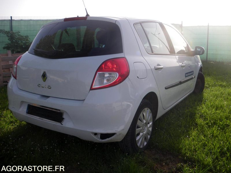 CLIO essence 133 578 km - Automobil: slika CLIO essence 133 578 km - Automobil CLIO essence 133 578 km - Automobil: slika CLIO essence 133 578 km - Automobil