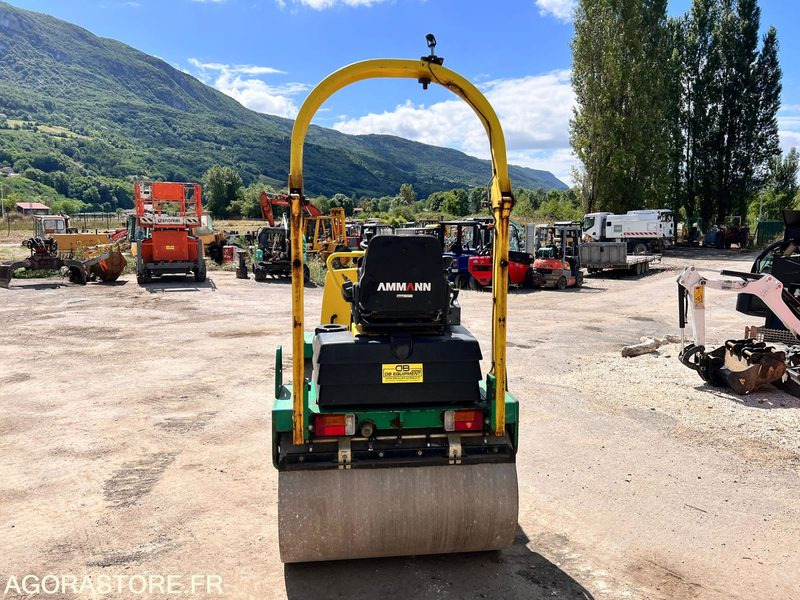 COMPACTEUR AMMANN AV26-2 ROULEAU TANDEM VIBRANT ARTICULÉ - ANNÉE 2008 - 1765 H - Valjak: slika COMPACTEUR AMMANN AV26-2 ROULEAU TANDEM VIBRANT ARTICULÉ - ANNÉE 2008 - 1765 H - Valjak COMPACTEUR AMMANN AV26-2 ROULEAU TANDEM VIBRANT ARTICULÉ - ANNÉE 2008 - 1765 H - Valjak: slika COMPACTEUR AMMANN AV26-2 ROULEAU TANDEM VIBRANT ARTICULÉ - ANNÉE 2008 - 1765 H - Valjak