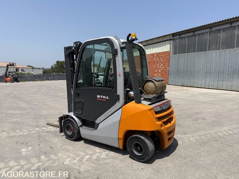 Chariot élévateur STILL 2T5 - 3300heures - Plinski viličar: slika Chariot élévateur STILL 2T5 - 3300heures - Plinski viličar Chariot élévateur STILL 2T5 - 3300heures - Plinski viličar: slika Chariot élévateur STILL 2T5 - 3300heures - Plinski viličar