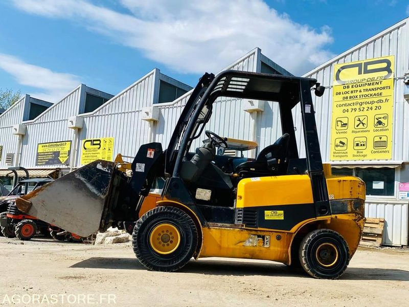 Chariot télescopique Teletruk JCB TLT30D - Année 2004 - 3870 h - Teleskopski rukovatelj: slika Chariot télescopique Teletruk JCB TLT30D - Année 2004 - 3870 h - Teleskopski rukovatelj Chariot télescopique Teletruk JCB TLT30D - Année 2004 - 3870 h - Teleskopski rukovatelj: slika Chariot télescopique Teletruk JCB TLT30D - Année 2004 - 3870 h - Teleskopski rukovatelj
