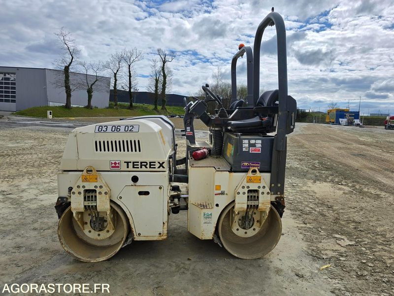 Compacteur TEREX 1000 - 753 HEURES - 2006 - Valjak: slika Compacteur TEREX 1000 - 753 HEURES - 2006 - Valjak Compacteur TEREX 1000 - 753 HEURES - 2006 - Valjak: slika Compacteur TEREX 1000 - 753 HEURES - 2006 - Valjak
