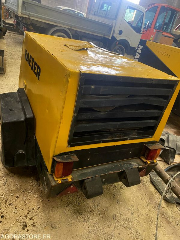 Compresseur KAESER M25 2008 TBE - Zračni kompresor: slika Compresseur KAESER M25 2008 TBE - Zračni kompresor Compresseur KAESER M25 2008 TBE - Zračni kompresor: slika Compresseur KAESER M25 2008 TBE - Zračni kompresor