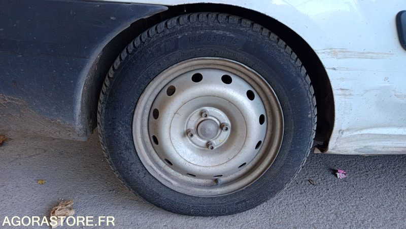 Dacia Logan - 2012 - 111131km - Pick-up: slika Dacia Logan - 2012 - 111131km - Pick-up Dacia Logan - 2012 - 111131km - Pick-up: slika Dacia Logan - 2012 - 111131km - Pick-up