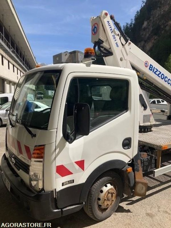 Nissan CABSTAR nacelle 20m 48163 kms 2009 - Dostavno vozilo: slika Nissan CABSTAR nacelle 20m 48163 kms 2009 - Dostavno vozilo Nissan CABSTAR nacelle 20m 48163 kms 2009 - Dostavno vozilo: slika Nissan CABSTAR nacelle 20m 48163 kms 2009 - Dostavno vozilo
