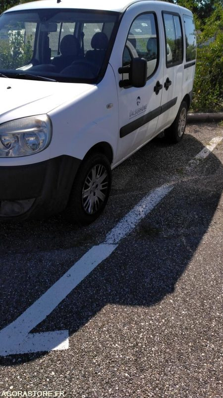 FIAT DOBLO 5 PLACES 2007 - Automobil: slika FIAT DOBLO 5 PLACES 2007 - Automobil FIAT DOBLO 5 PLACES 2007 - Automobil: slika FIAT DOBLO 5 PLACES 2007 - Automobil