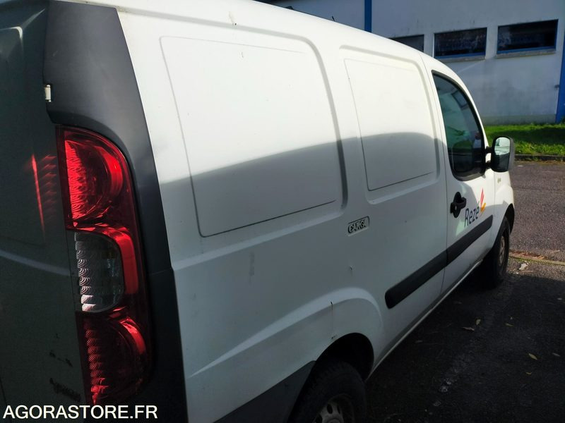 Fiat Doblo Essence et GNV - Mali kombi: slika Fiat Doblo Essence et GNV - Mali kombi Fiat Doblo Essence et GNV - Mali kombi: slika Fiat Doblo Essence et GNV - Mali kombi