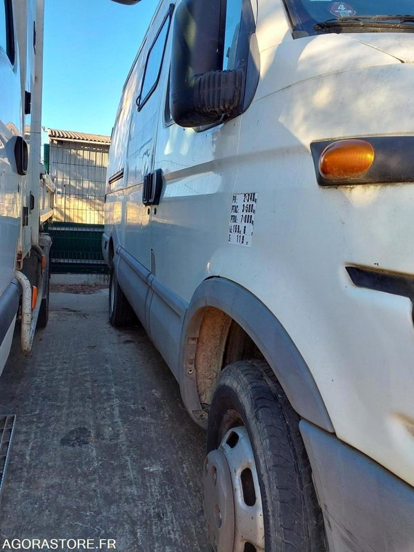 Fourgon IVECO DAILY - 2003 - 301454km - DM678TN - Furgon: slika Fourgon IVECO DAILY - 2003 - 301454km - DM678TN - Furgon Fourgon IVECO DAILY - 2003 - 301454km - DM678TN - Furgon: slika Fourgon IVECO DAILY - 2003 - 301454km - DM678TN - Furgon