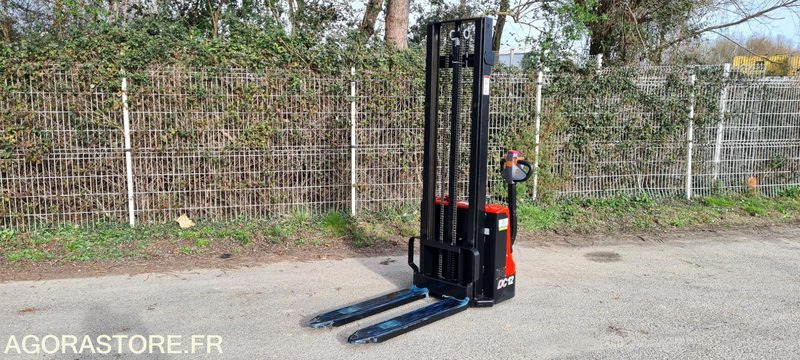 GERBEUR HELI 1.2 T CDD12J - 2022 - Slagač stoga: slika  GERBEUR HELI 1.2 T CDD12J - 2022 - Slagač stoga GERBEUR HELI 1.2 T CDD12J - 2022 - Slagač stoga: slika  GERBEUR HELI 1.2 T CDD12J - 2022 - Slagač stoga