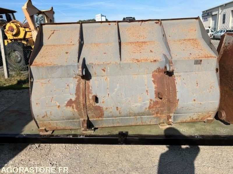 GODET DE CHARGEUR 2800 LITRES EN ATTACHE TYPE VOLVO - Utovarna korpa: slika GODET DE CHARGEUR 2800 LITRES EN ATTACHE TYPE VOLVO - Utovarna korpa GODET DE CHARGEUR 2800 LITRES EN ATTACHE TYPE VOLVO - Utovarna korpa: slika GODET DE CHARGEUR 2800 LITRES EN ATTACHE TYPE VOLVO - Utovarna korpa