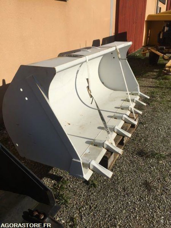 Godet neuf de chargeuse 2000mm New Holland W50, W60, W70, W80 - Utovarna korpa: slika Godet neuf de chargeuse 2000mm New Holland W50, W60, W70, W80 - Utovarna korpa Godet neuf de chargeuse 2000mm New Holland W50, W60, W70, W80 - Utovarna korpa: slika Godet neuf de chargeuse 2000mm New Holland W50, W60, W70, W80 - Utovarna korpa