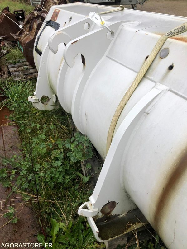 Godet neuf de chargeuse 2000mm New Holland W50, W60, W70, W80 - Utovarna korpa: slika Godet neuf de chargeuse 2000mm New Holland W50, W60, W70, W80 - Utovarna korpa Godet neuf de chargeuse 2000mm New Holland W50, W60, W70, W80 - Utovarna korpa: slika Godet neuf de chargeuse 2000mm New Holland W50, W60, W70, W80 - Utovarna korpa