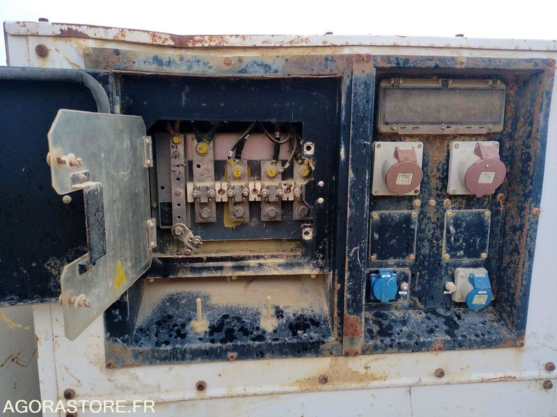 Groupe électrogène SDMO 60 kVA - Generatorski set: slika Groupe électrogène SDMO 60 kVA - Generatorski set Groupe électrogène SDMO 60 kVA - Generatorski set: slika Groupe électrogène SDMO 60 kVA - Generatorski set