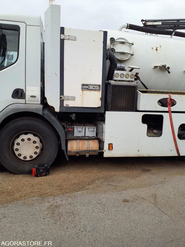 HYDROCUREUR 19T RIVARD - 2004 / 262 122 KM - Vakum kamion: slika HYDROCUREUR 19T RIVARD - 2004 / 262 122 KM - Vakum kamion HYDROCUREUR 19T RIVARD - 2004 / 262 122 KM - Vakum kamion: slika HYDROCUREUR 19T RIVARD - 2004 / 262 122 KM - Vakum kamion