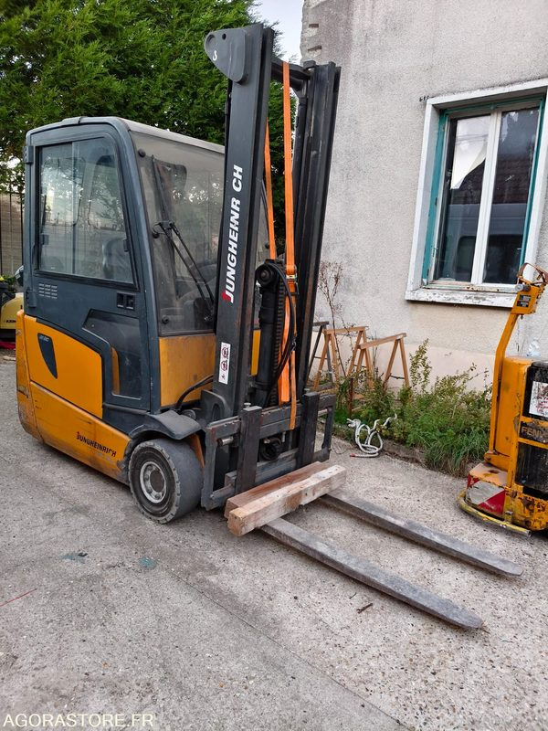 Jungheinrich EFG 216K - 2007 - En l'état - Non roulant - Električni viličar: slika Jungheinrich EFG 216K - 2007 - En l'état - Non roulant - Električni viličar Jungheinrich EFG 216K - 2007 - En l'état - Non roulant - Električni viličar: slika Jungheinrich EFG 216K - 2007 - En l'état - Non roulant - Električni viličar