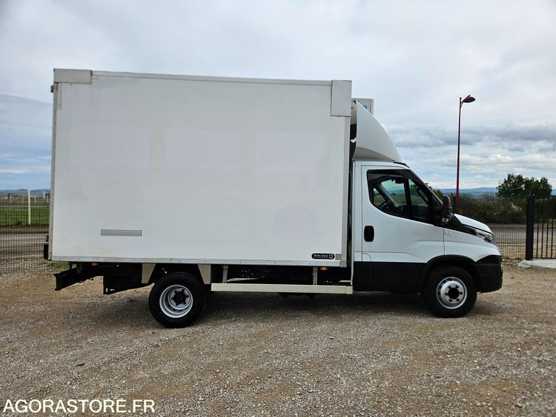 IVECO DAILY 72C21 PORTE VIANDE FRIGORIFIQUE - 2017 - 360 000KM - Kamion: slika IVECO DAILY 72C21 PORTE VIANDE FRIGORIFIQUE - 2017 - 360 000KM - Kamion IVECO DAILY 72C21 PORTE VIANDE FRIGORIFIQUE - 2017 - 360 000KM - Kamion: slika IVECO DAILY 72C21 PORTE VIANDE FRIGORIFIQUE - 2017 - 360 000KM - Kamion