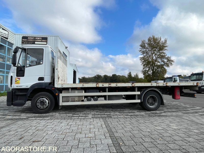 Kamion IVECO EUROCARGO PLATEAU - 2015 - 295 000KM: slika Kamion IVECO EUROCARGO PLATEAU - 2015 - 295 000KM Kamion IVECO EUROCARGO PLATEAU - 2015 - 295 000KM: slika Kamion IVECO EUROCARGO PLATEAU - 2015 - 295 000KM