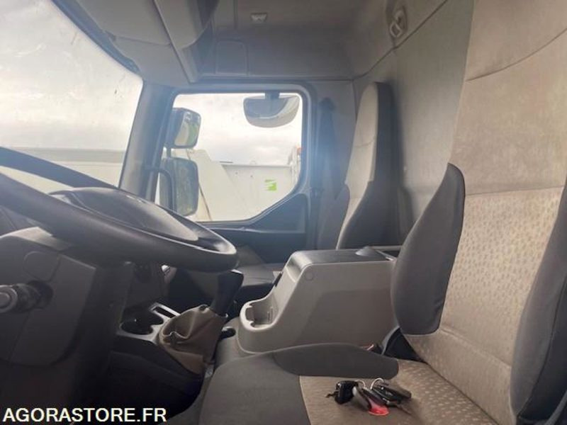 RENAULT MIDLUM 180 DXIFOURGON HAYON 260000 KM - Kamion: slika RENAULT MIDLUM 180 DXIFOURGON HAYON 260000 KM - Kamion RENAULT MIDLUM 180 DXIFOURGON HAYON 260000 KM - Kamion: slika RENAULT MIDLUM 180 DXIFOURGON HAYON 260000 KM - Kamion