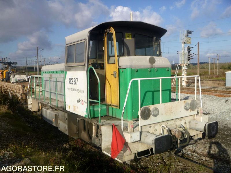 Lot de 2 locotracteurs Y8000 / Moyse, Fauvet Girel - Građevinska oprema: slika Lot de 2 locotracteurs Y8000 / Moyse, Fauvet Girel - Građevinska oprema Lot de 2 locotracteurs Y8000 / Moyse, Fauvet Girel - Građevinska oprema: slika Lot de 2 locotracteurs Y8000 / Moyse, Fauvet Girel - Građevinska oprema