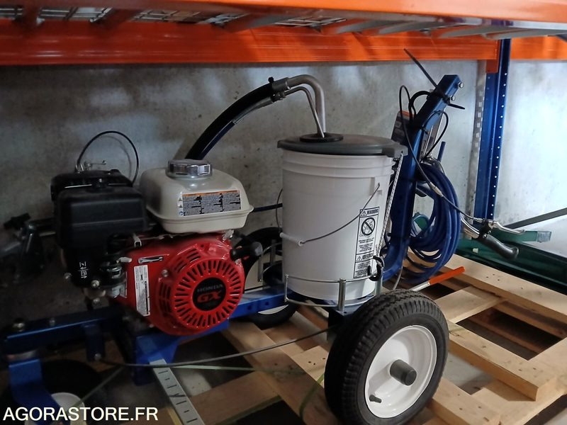 MACHINE A PEINDRE LE SOL - Alat/ Oprema: slika MACHINE A PEINDRE LE SOL - Alat/ Oprema MACHINE A PEINDRE LE SOL - Alat/ Oprema: slika MACHINE A PEINDRE LE SOL - Alat/ Oprema