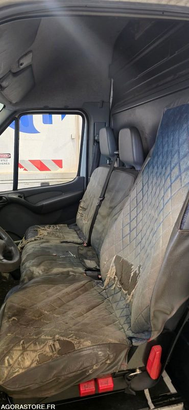 MERCEDES Sprinter fourgon 2006 175000Km Roulant sans CT PRO UNIQUEMENT - Furgon: slika MERCEDES Sprinter fourgon 2006 175000Km Roulant sans CT PRO UNIQUEMENT - Furgon MERCEDES Sprinter fourgon 2006 175000Km Roulant sans CT PRO UNIQUEMENT - Furgon: slika MERCEDES Sprinter fourgon 2006 175000Km Roulant sans CT PRO UNIQUEMENT - Furgon