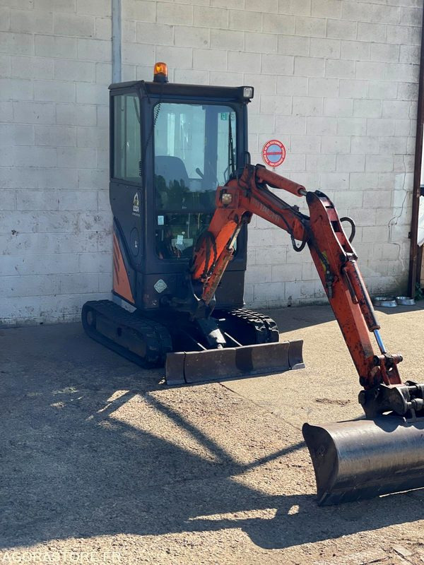 MINI-PELLE SUR CHENILLE CAOUTCHOUC HITACHI ZX17U-2 15CV 1.9T AVEC 3 GODETS - Bager: slika MINI-PELLE SUR CHENILLE CAOUTCHOUC HITACHI ZX17U-2 15CV 1.9T AVEC 3 GODETS - Bager MINI-PELLE SUR CHENILLE CAOUTCHOUC HITACHI ZX17U-2 15CV 1.9T AVEC 3 GODETS - Bager: slika MINI-PELLE SUR CHENILLE CAOUTCHOUC HITACHI ZX17U-2 15CV 1.9T AVEC 3 GODETS - Bager