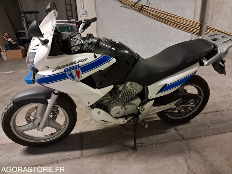 MOTO HONDA VARADERO 125 - Motocikl: slika MOTO HONDA VARADERO 125 - Motocikl MOTO HONDA VARADERO 125 - Motocikl: slika MOTO HONDA VARADERO 125 - Motocikl